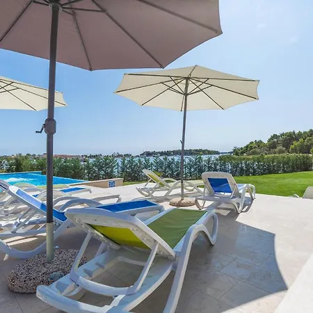 Fimi- With Swimming Pool Medolino