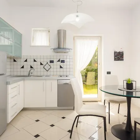 Fimi- With Swimming Pool Appartamento *